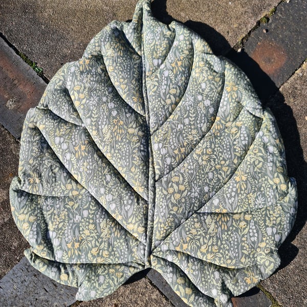 Linden Leaf Sitting Mat