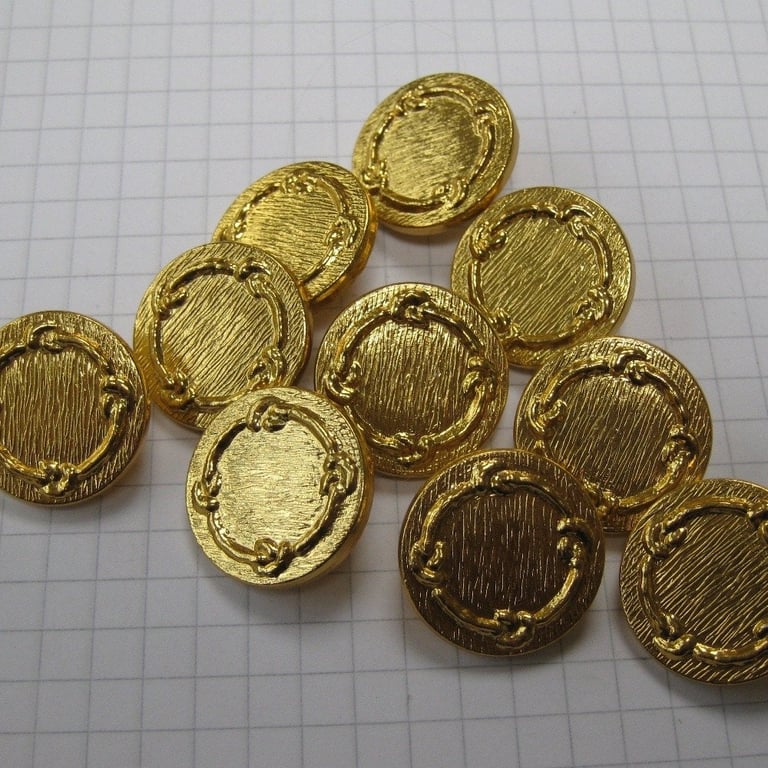 10 Bright Gold Wreath Buttons