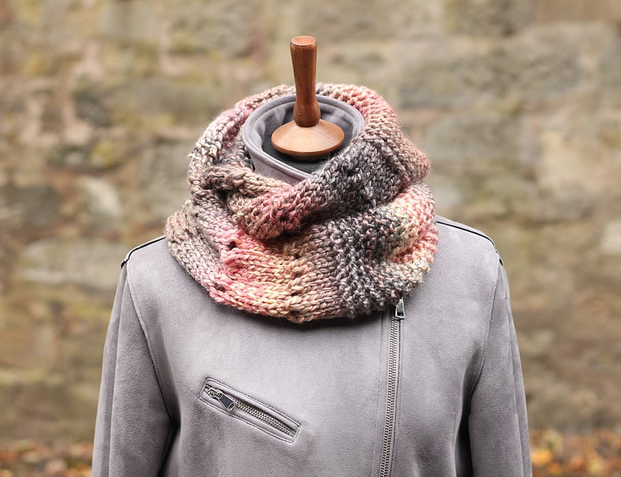 SCARF, knitted super chunky infinity loop scarf, pink grey cream mix women's 
