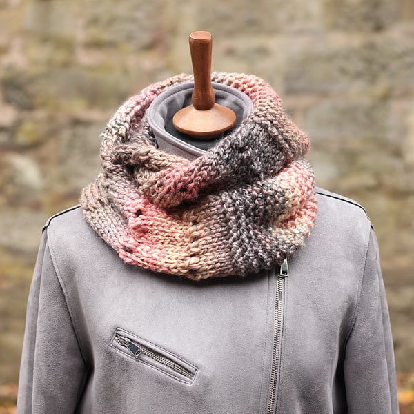 SCARF, knitted super chunky infinity loop scarf, pink grey cream mix women's 