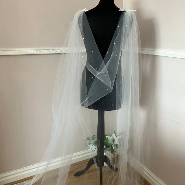 Drape cape veil, ivory with pearl detailing 