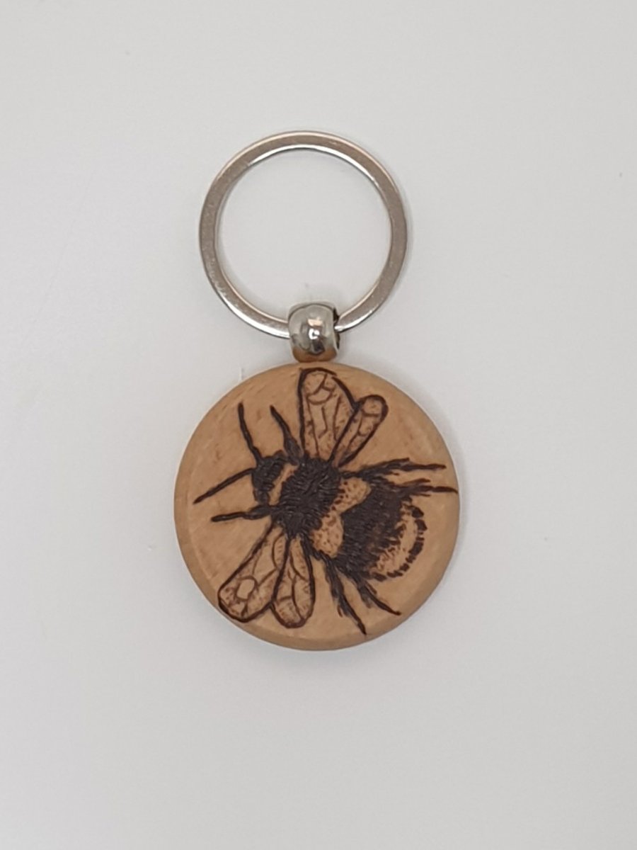 Bee wooden keyring, pyrography unisex gift for a bee lover