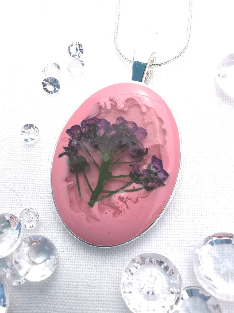 Medium Oval Resin Pendant With Purple Flower