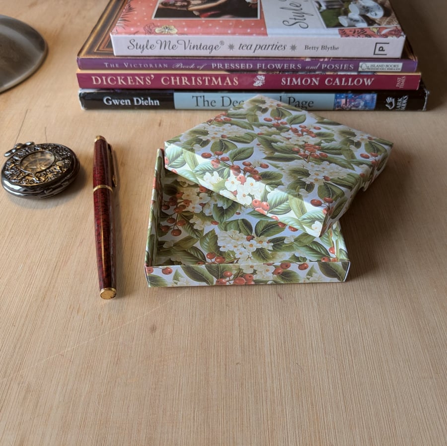 Christmas 'Holly Leaves C'- A handmade, ultra-thin, gift box