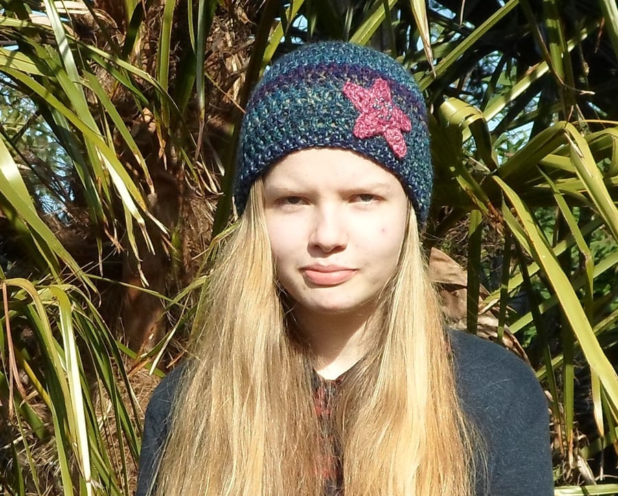 crochet hat with star