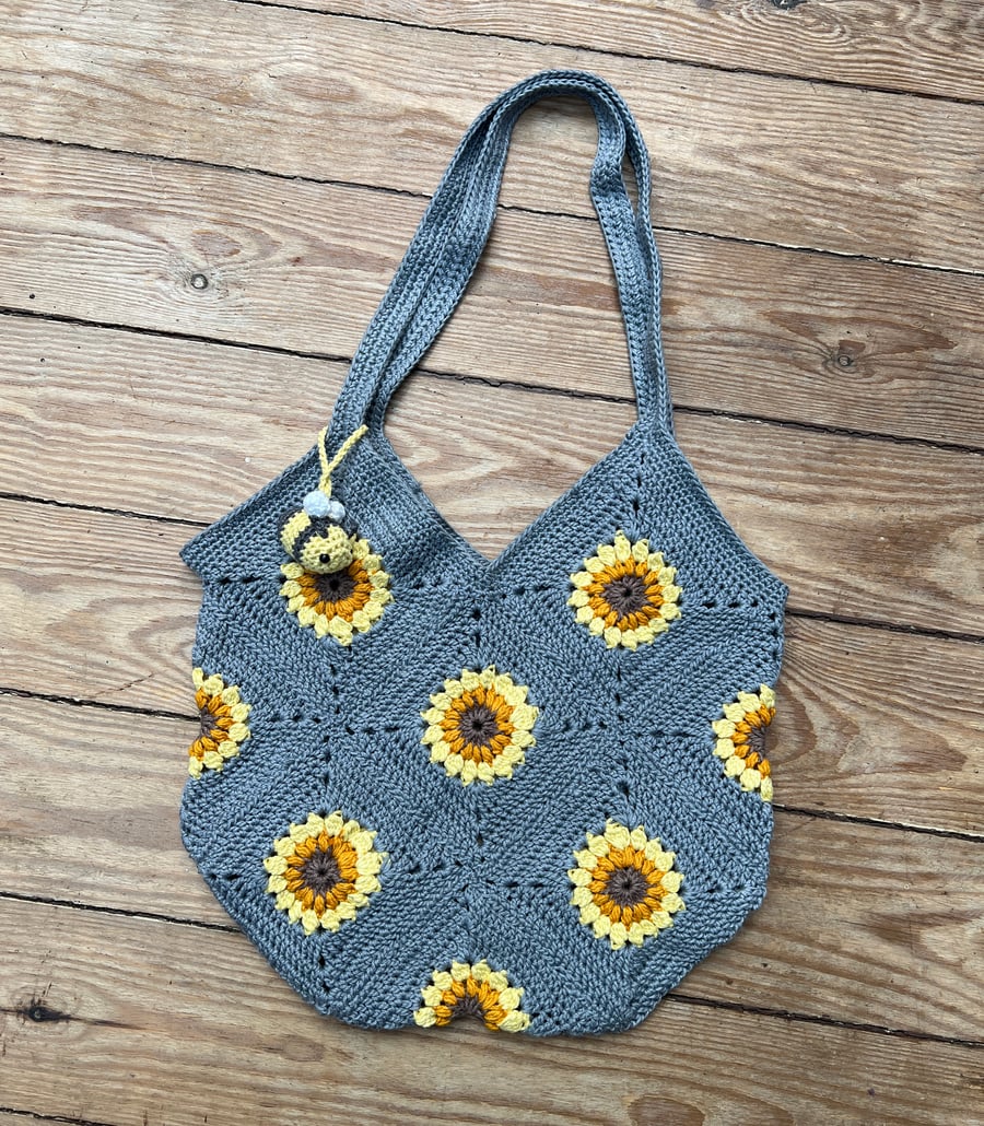 Handmade Sunflower Crochet Bag with Bee Charm - Silver Grey