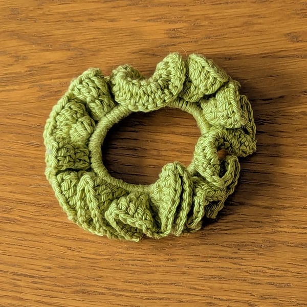 Crocheted hair bobble - green