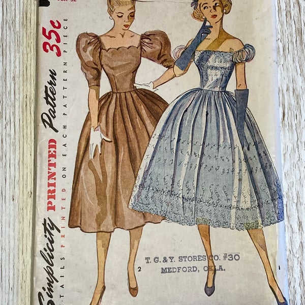 Vintage sewing pattern - Simplicity 3855 Size 14, 32" bust (1952) (Z3855)
