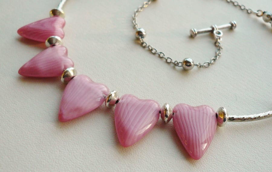 Collar Necklace Pink Glass Heart and Silver Tube   KCJ896