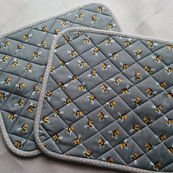 Placemats, A PAIR of  Quilted Heat Resistant made in 100% Cotton Fabric