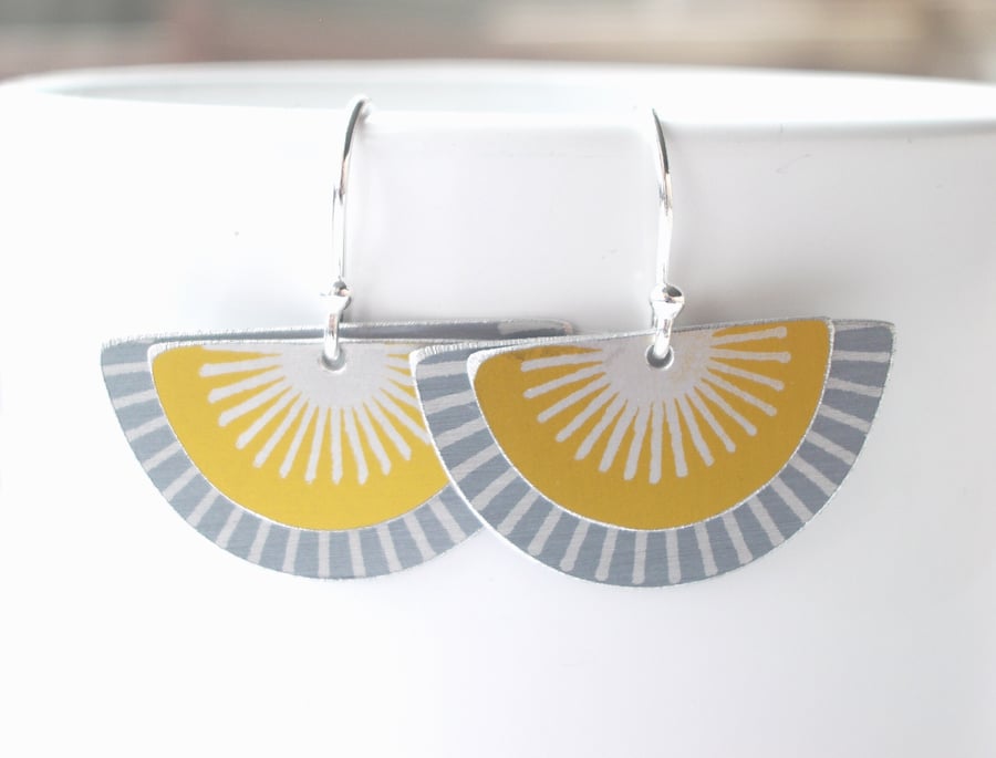 Fan earrings in yellow and grey with sunburst pattern