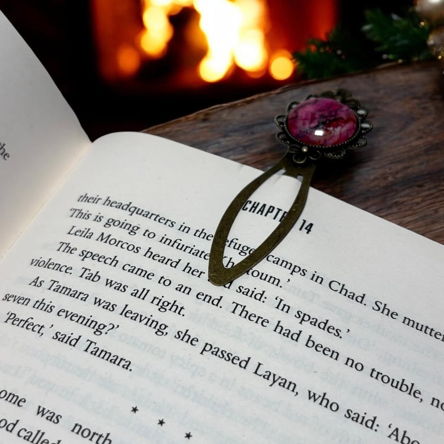 Antique bronze effect bookmark with bright pink felted decoration
