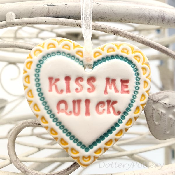 Small Ceramic heart decoration Kiss me quick