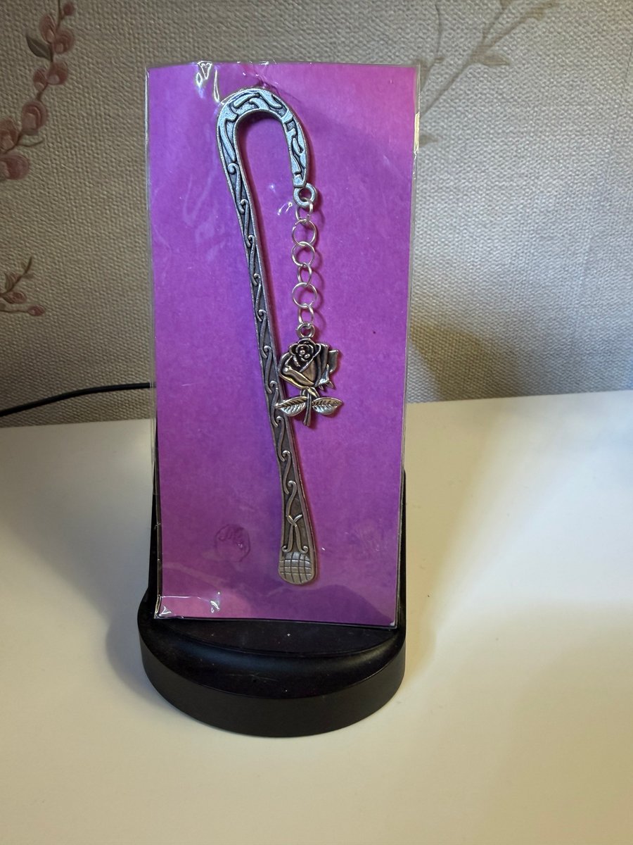 Metal carved hook bookmark