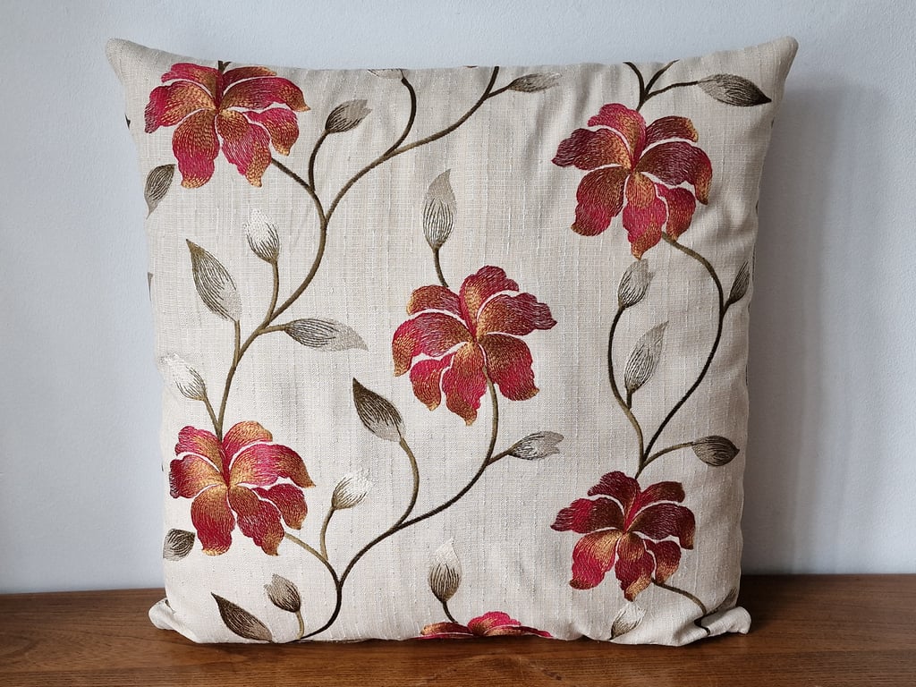 Handmade 'Everglade Cherry' embroidered herringbone beige cushion cover