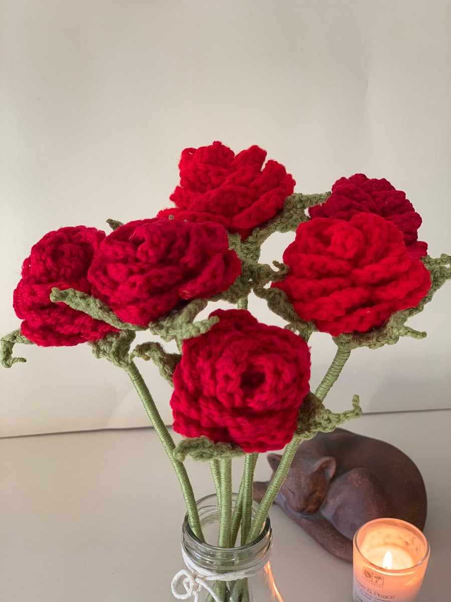 Red rose, 7th anniversary gift, single rose or bouquet of crochet roses