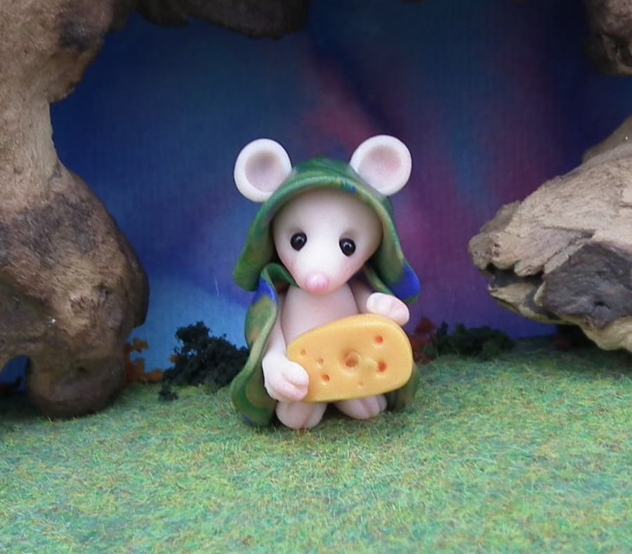 Downland Mouse 'Fosta' with cheese OOAK Sculpt by Ann Galvin Gnome Village