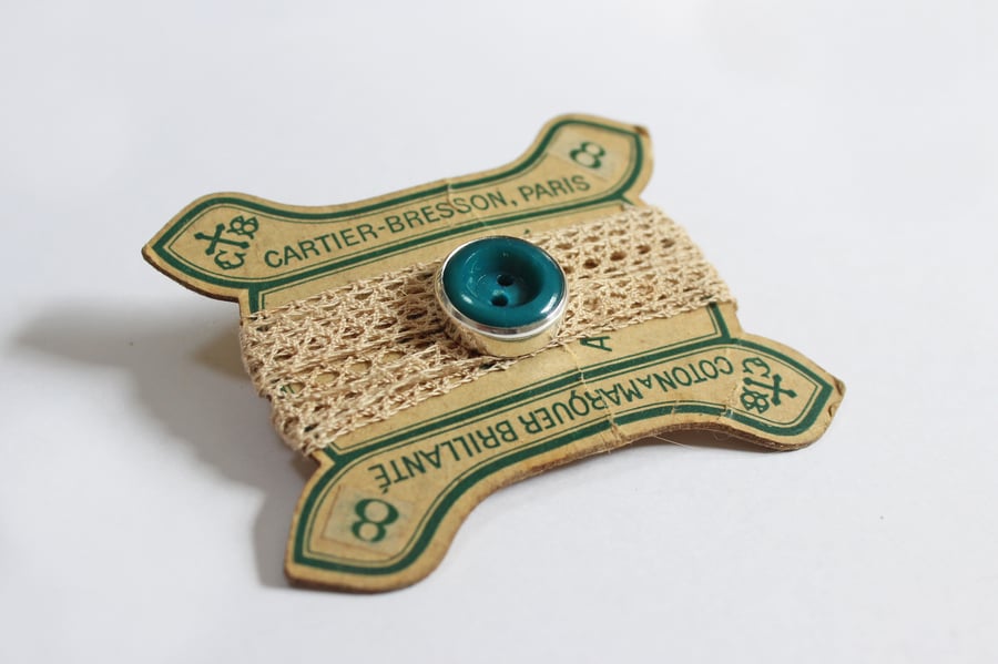Button brooch, vintage button brooch