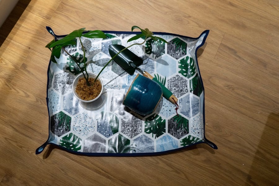 potting mat, repot mat, repotting hex design 