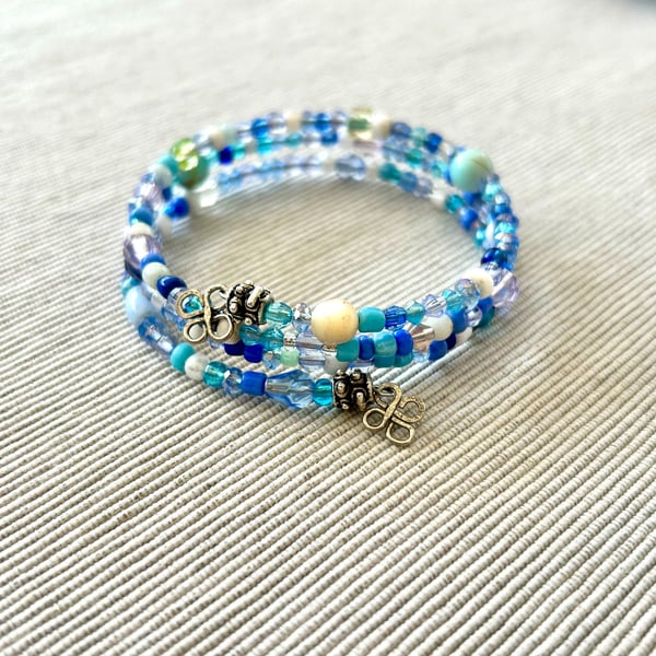 Blue summer bangle made with mixed beads - Stretchy - one size fits all