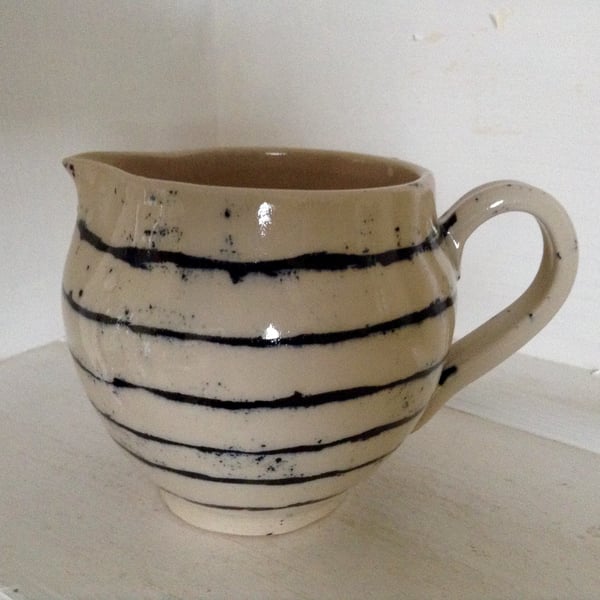 Jug in cream pottery stoneware