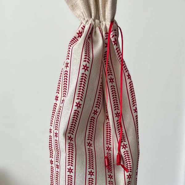 Scandi Style Red and White Drawstring Bottle Bag