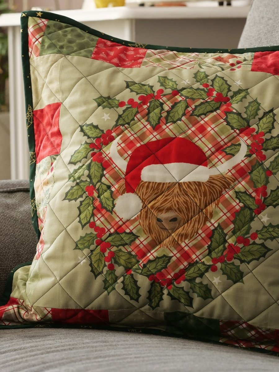 Christmas Highland Cow - Cushion Cover 