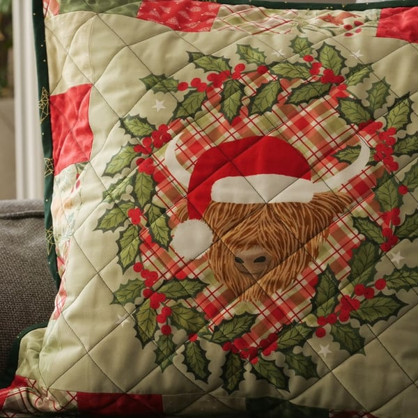 Christmas Highland Cow - Cushion Cover 