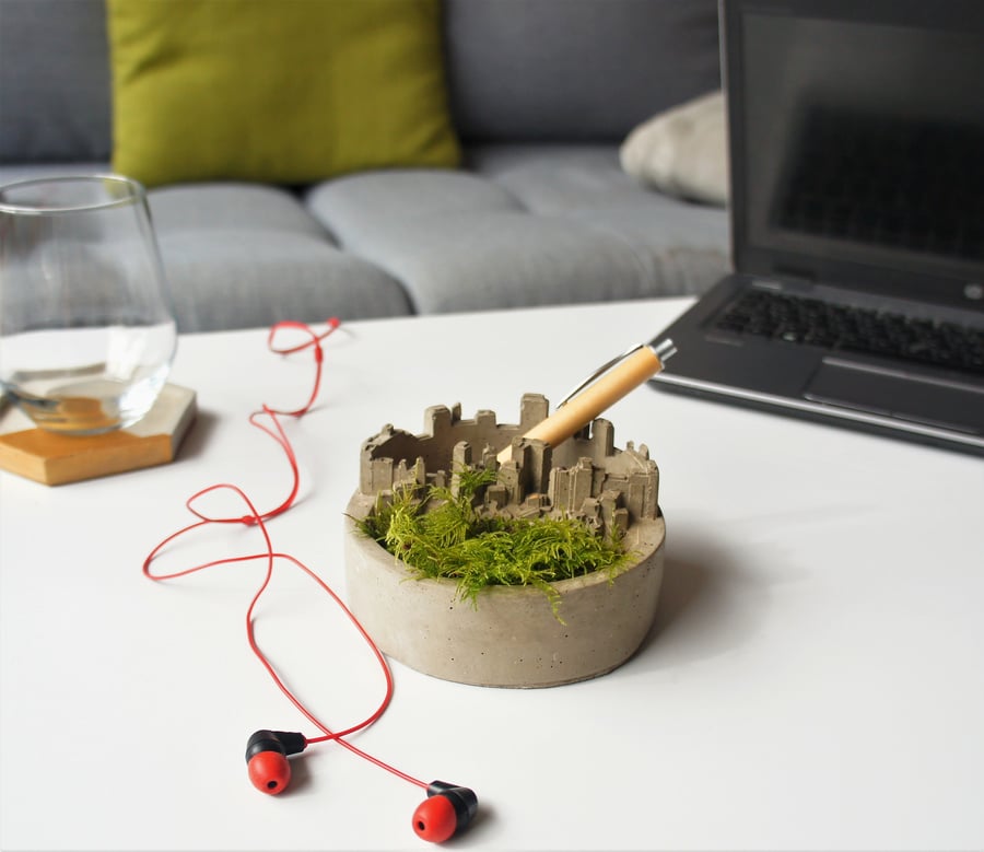 Concrete metropolis pot