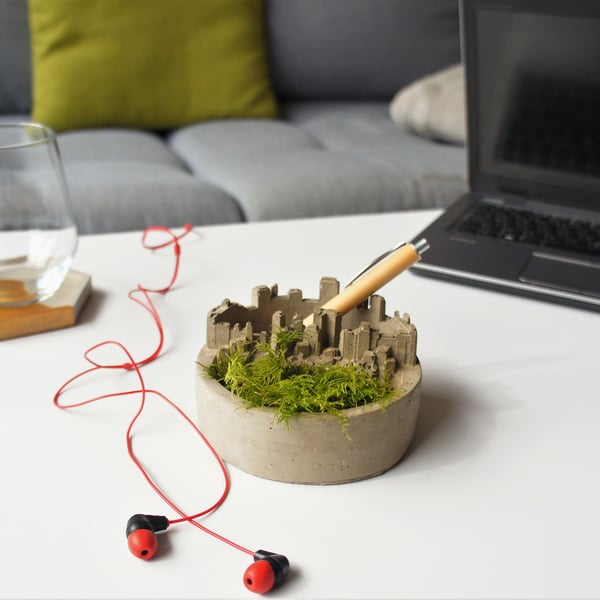 Concrete metropolis pot
