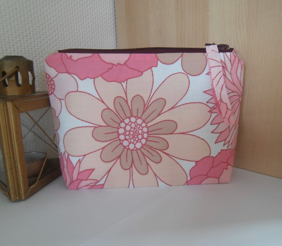 Make up purse bag in retro flower power print