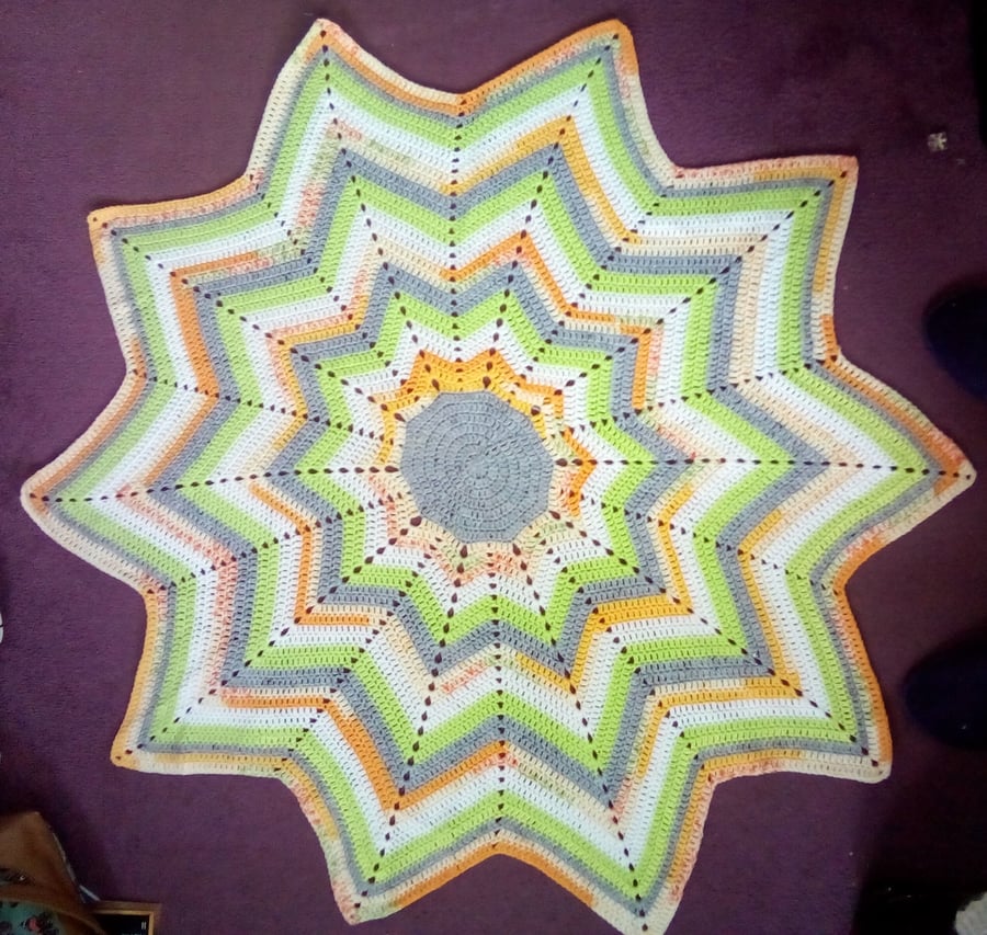 10 point star shaped blanket in grey, white, green and orange