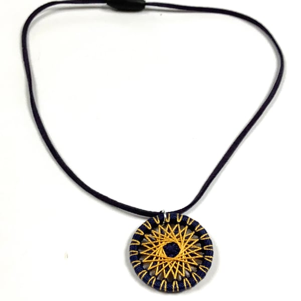 Zwirnknopfe Button Pendant