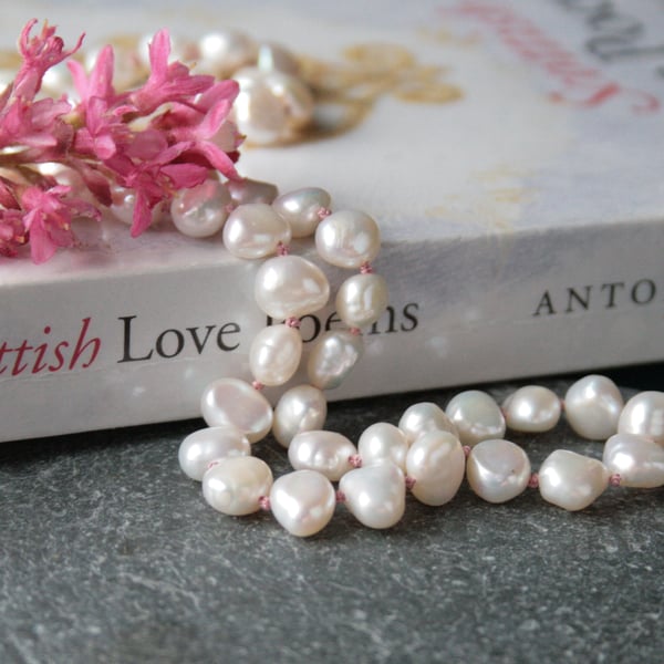 Pearl wedding necklace 