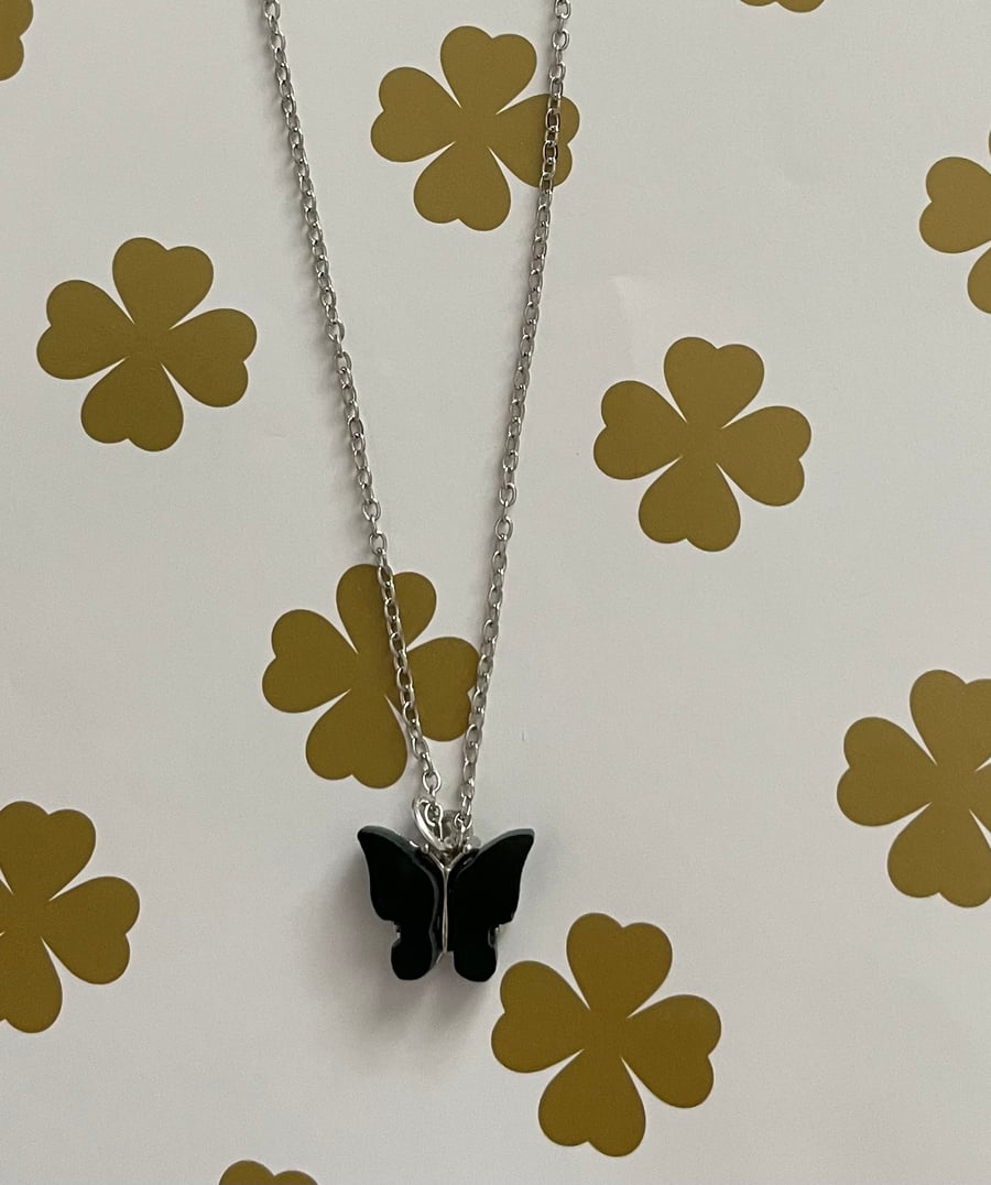Carlin - dark green silver butterfly necklace 