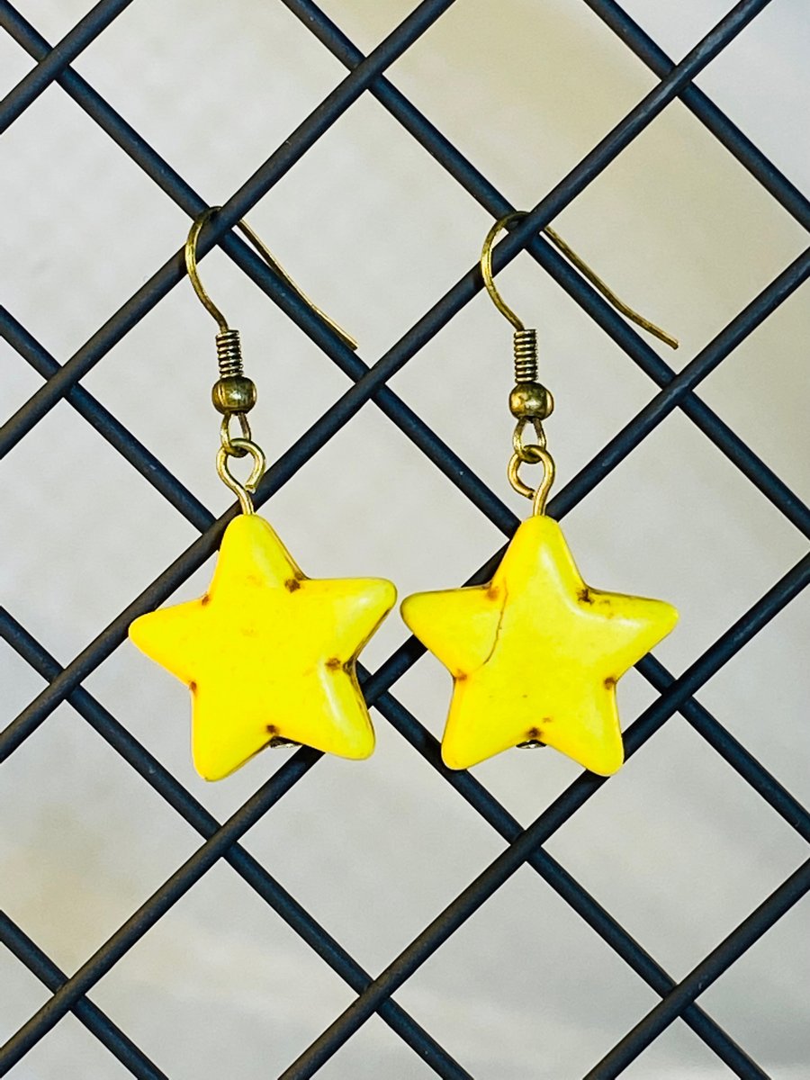 Yellow star earrings 