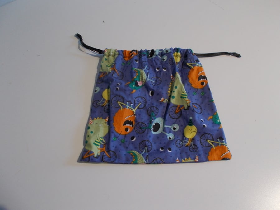 Mini drawstring party bag.