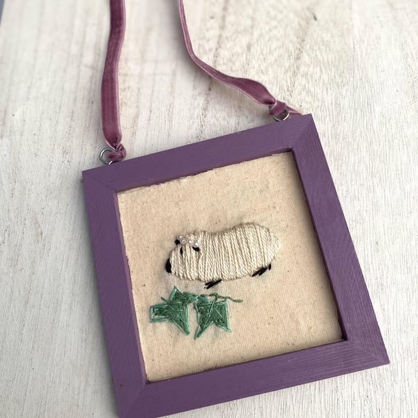 Handmade Guinea Pig Embroidery 4" Frame – Vintage Style Appliqué Decoration
