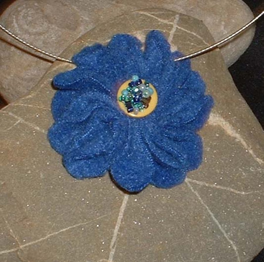 Hand made fleece button & bead flower pendant - blue 