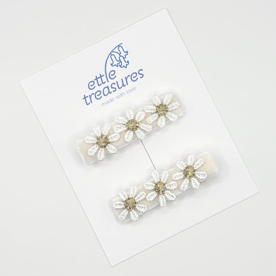 Gold Daisy Hair clips 
