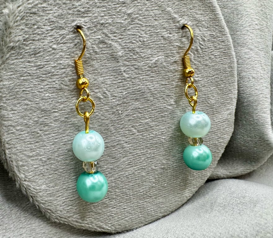 Green glass pearl earrings 
