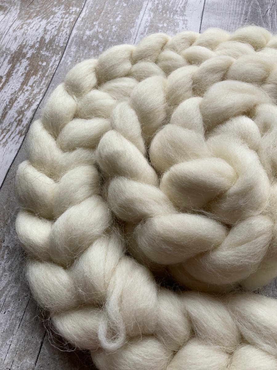 Undyed fibre 100g White Faced Woodland