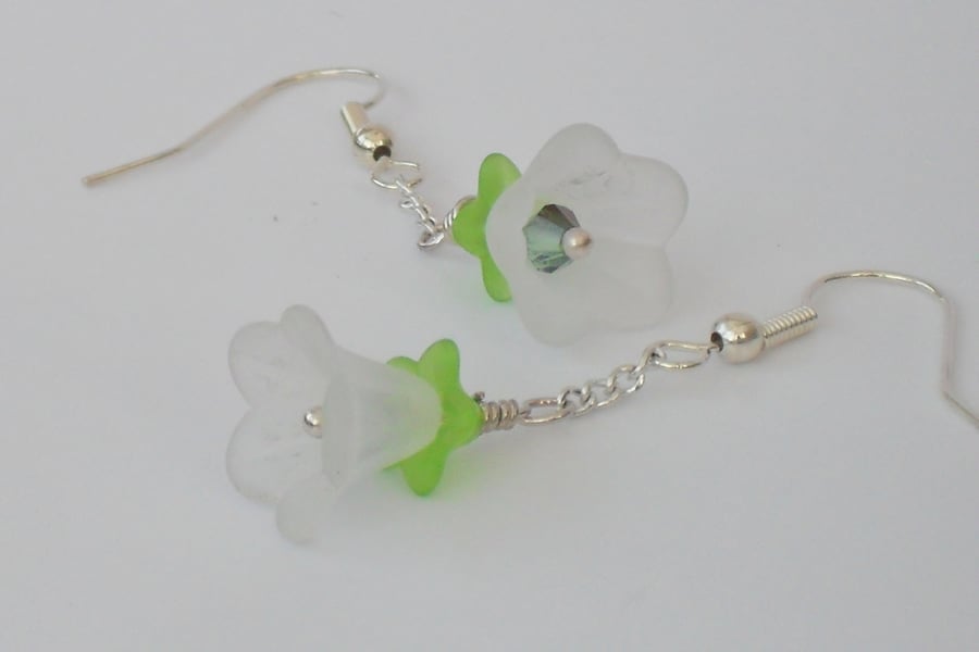 Green and white flower earrings 