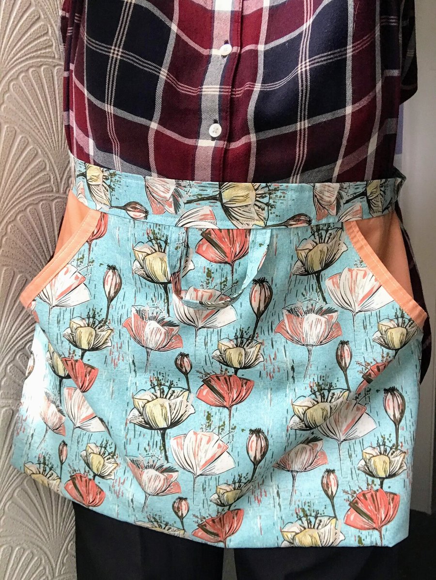 Green cotton apron with a pocket and tie waist, fully lined