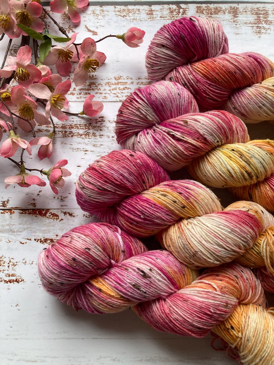 Hand dyed knitting yarn Fingering merino tweed 100g Blossom