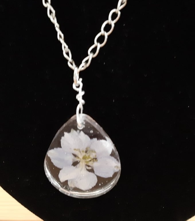 Oval-Shaped Resin Pendant Necklace with Dried Pressed Flower (Design8)