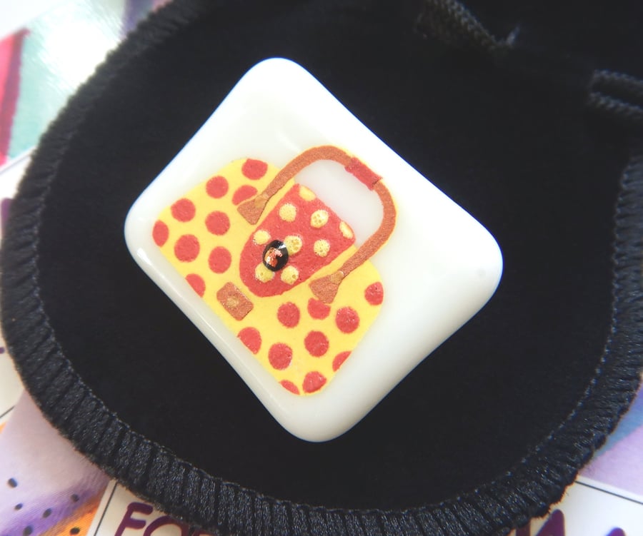 HANDMADE FUSED DICHROIC GLASS 'RED & YELLOW HANDBAG' BROOCH.