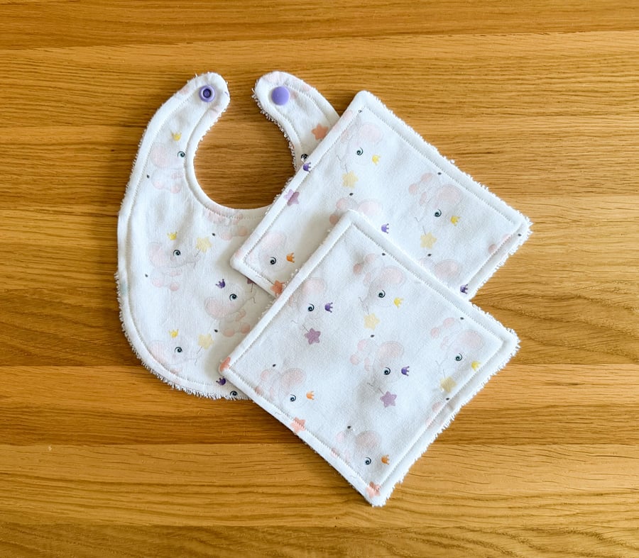 Newborn Baby Boxed Gift Set-Bib & Matching Baby Wipes Bib-Pig Design-BGS23