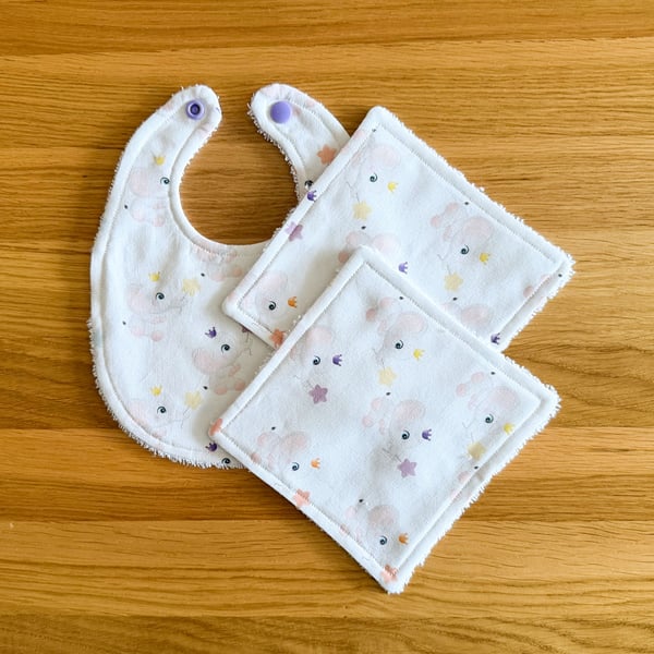 Newborn Baby Boxed Gift Set-Bib & Matching Baby Wipes Bib-Pig Design-BGS23