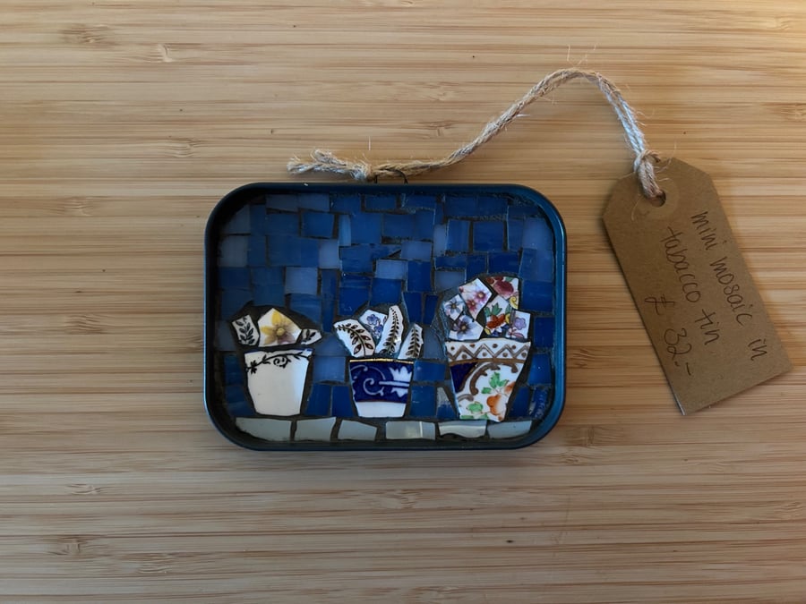 Mini mosaic in tabacco tin